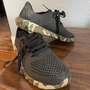 Brand new croc tennis shoes! Size 6 women’s!